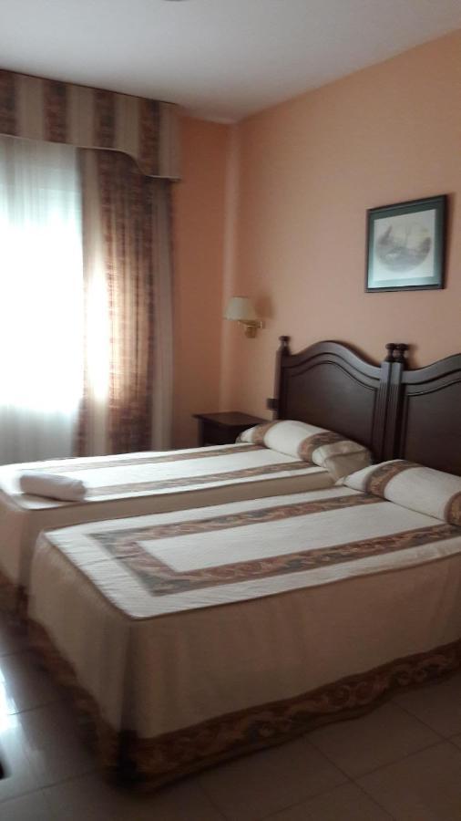 Hostal Restaurante Pacos Herrera del Duque ภายนอก รูปภาพ