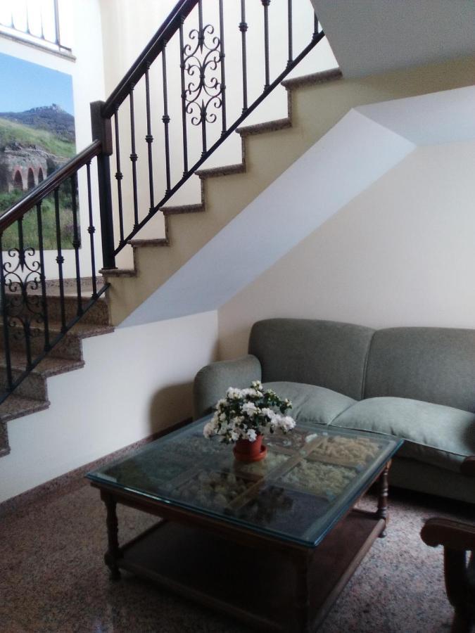 Hostal Restaurante Pacos Herrera del Duque ภายนอก รูปภาพ